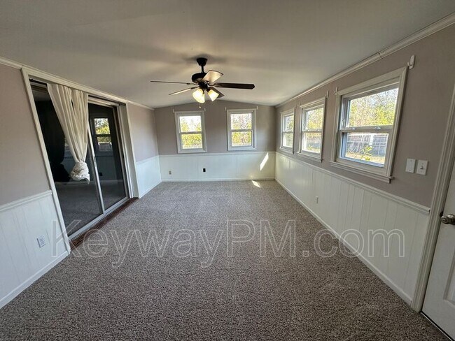 Building Photo - 4431 Roxbury Dr