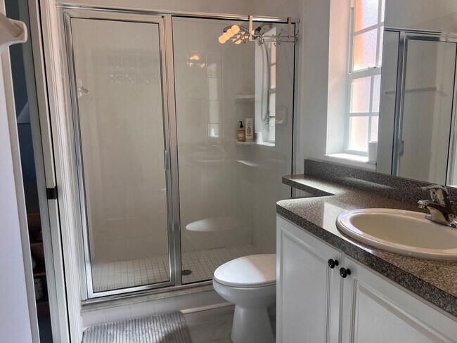 Building Photo - Modern 2BD/2BA Condo in Gondola Park