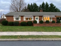 Building Photo - Well maintained 3bed/1.5 bath single famil...