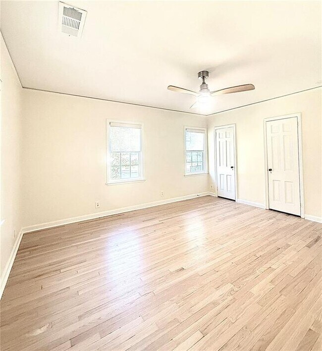 Building Photo - 200 W Paces Ferry Rd NW