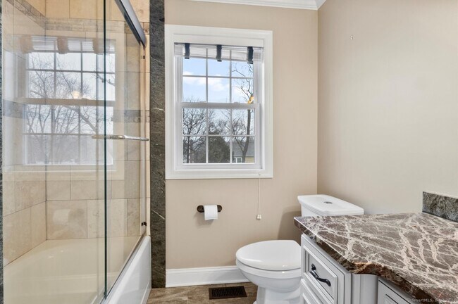 Building Photo - 46 Middlebury St