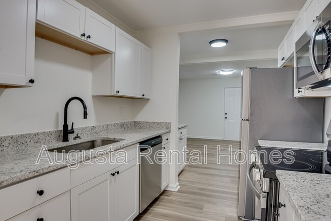 Building Photo - 3110 Arcadia Dr