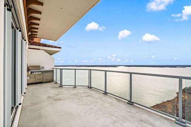 Building Photo - 2800 Lakeside Pkwy