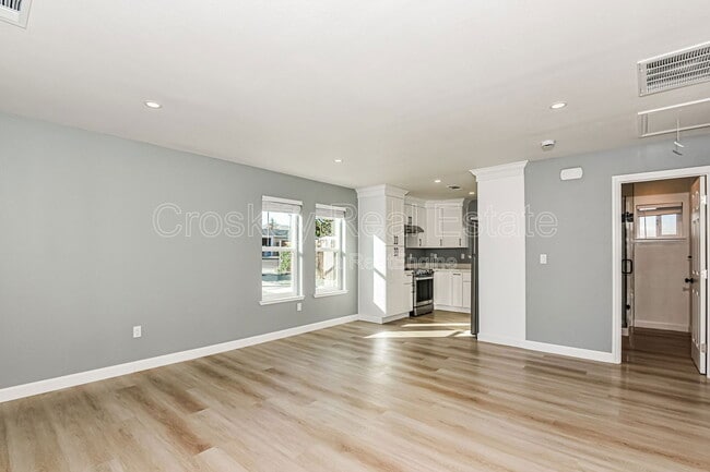 Building Photo - 45 Banchio St