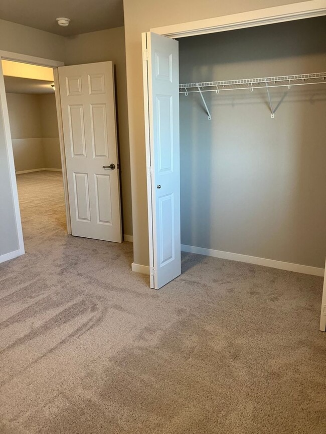 Building Photo - 4 Bed 3 Bath Single Family Home