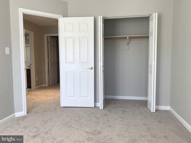 Building Photo - 3384 Governors Crest Ct
