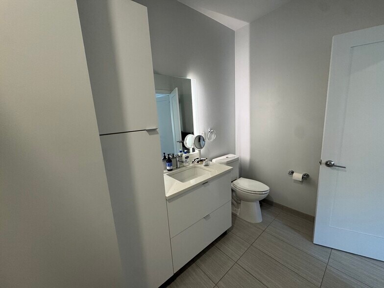 Building Photo - 1 Lisbon St