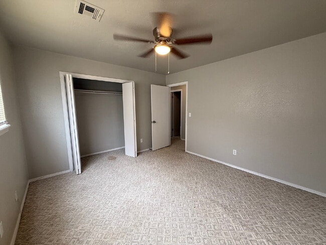 Building Photo - Spacious 4-Bedroom Yukon Home Full of Char...