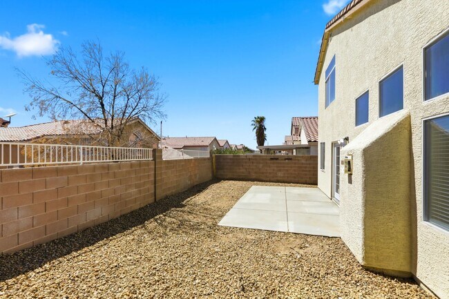 Building Photo - 4 bedroom with NO HOA! New Appliances & New Carpet!