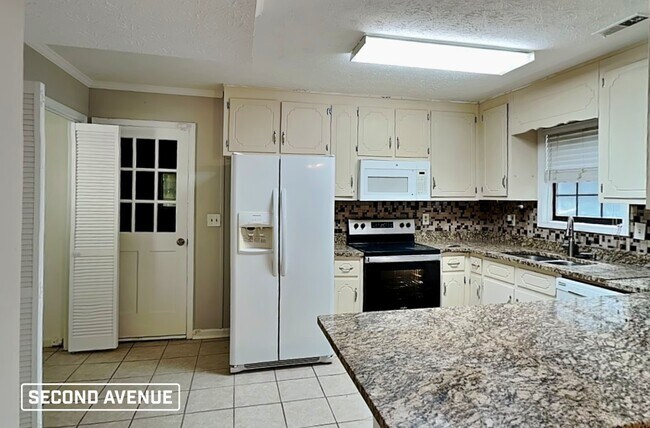 Building Photo - 3065 Stone Oak Dr
