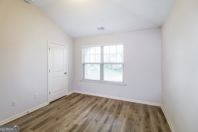 Building Photo - 221 Sableshire Way