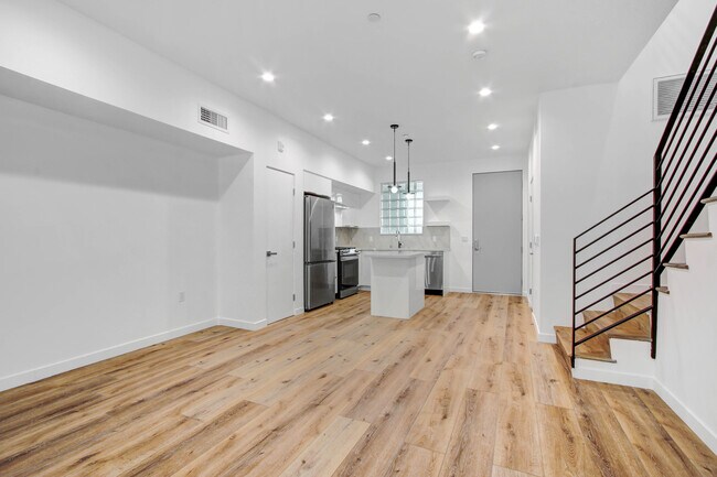 Building Photo - 4409 Saugus Ave