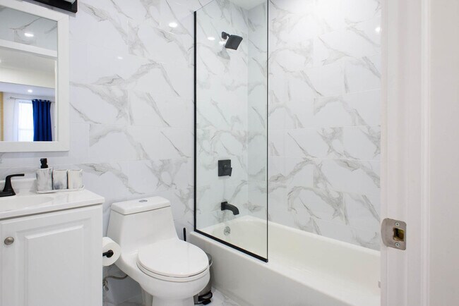 Building Photo - 240e E 75th St