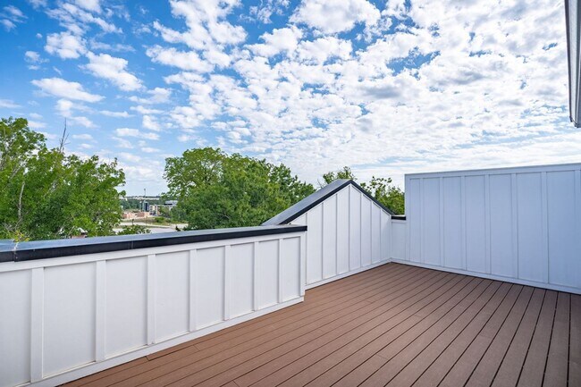 Building Photo - Bull Street District 3 Bedroom 3.5 Bath