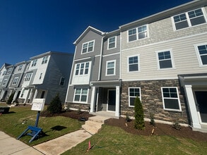 Building Photo - Room in Townhome on Carolina Spgs Blvd