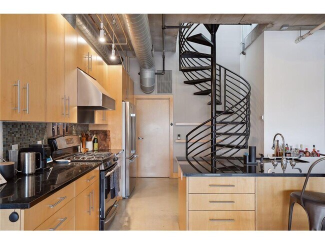 Building Photo - 525 N 3rd St