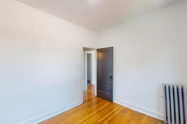 Interior Photo - 5053 S. Ellis Avenue