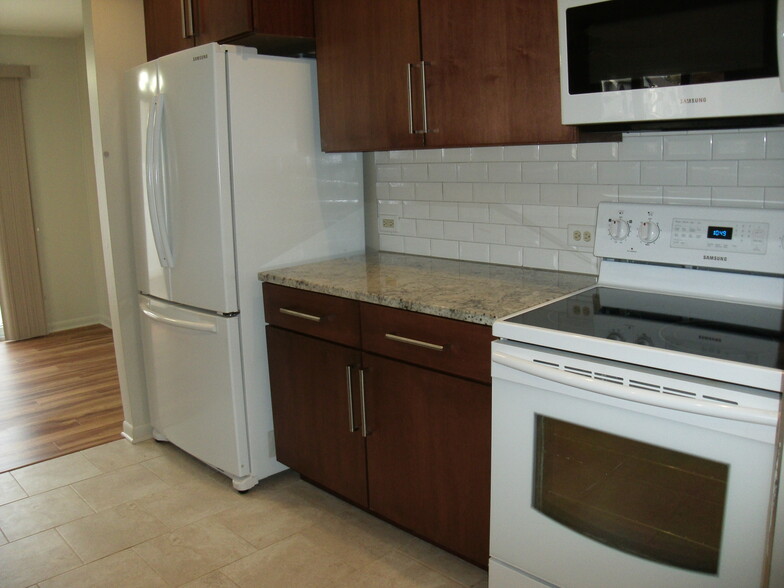 Kitchen - 11313 Douglas Ave