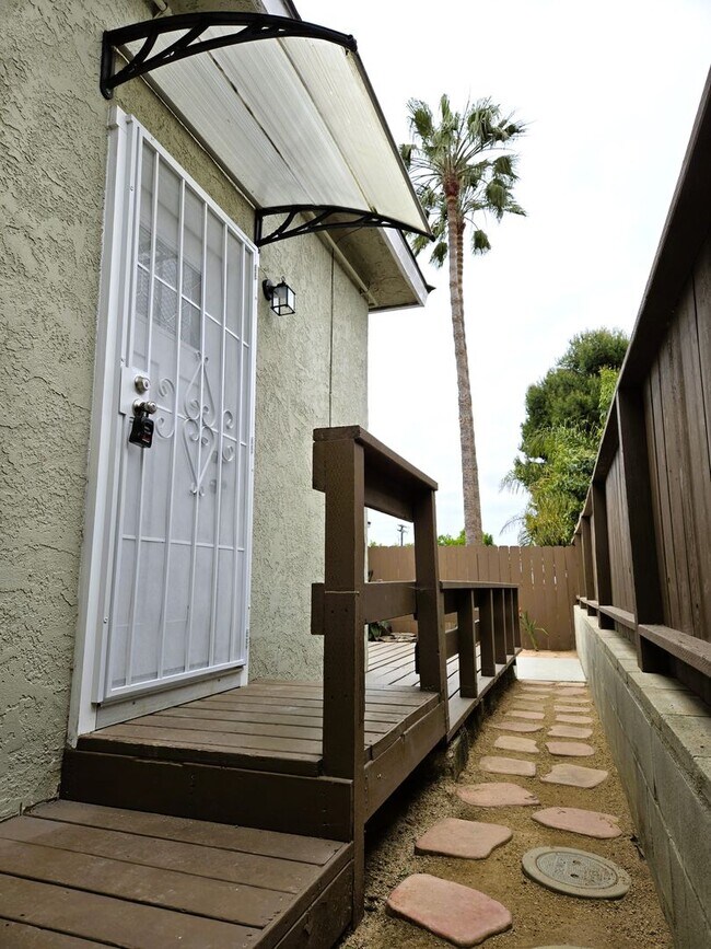 Building Photo - **$500 OFF 1ST MO RENT** 1BD/1BA with priv...