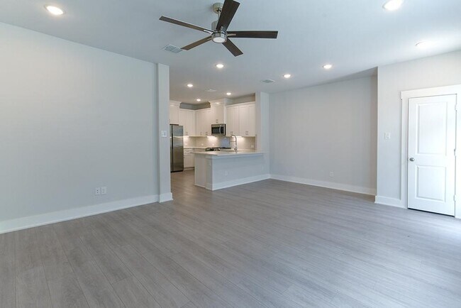 Building Photo - 817 Crystal Oak Ln