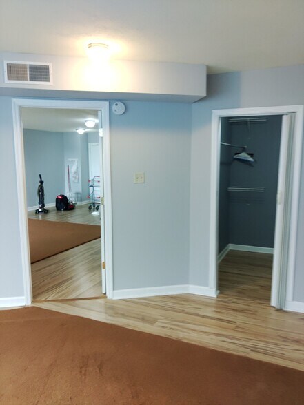 Building Photo - 2121 Nicholasville Rd