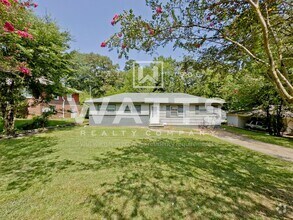 Building Photo - 4-Bedroom 1-Bath House in Killough Springs...