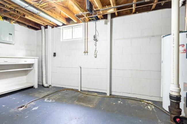 Building Photo - Charming 2BD/1BA House!!!!