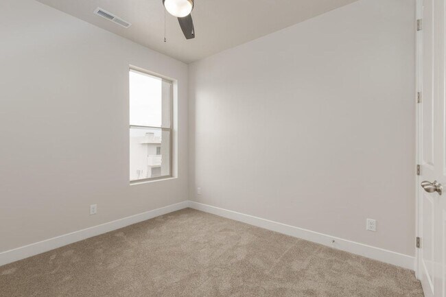 Building Photo - HURRICANE TOWNHOME!! Pet Friendly! Price Reduced!!