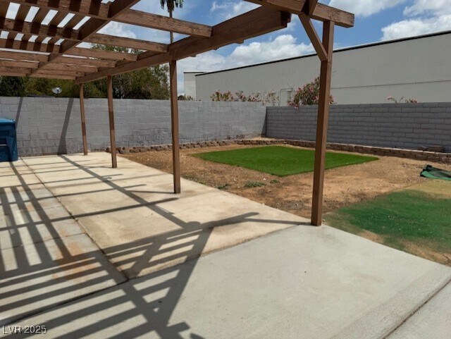Building Photo - 4868 Treetrunk Ave