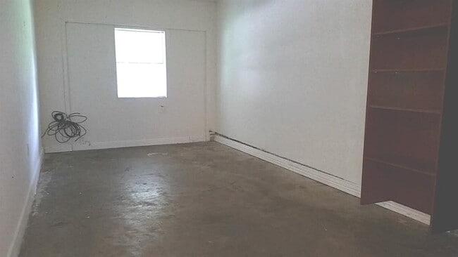 Building Photo - 5519 Mendota Ln