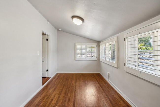 Building Photo - Mediterranean Beauty in Crescent Park – 5B...