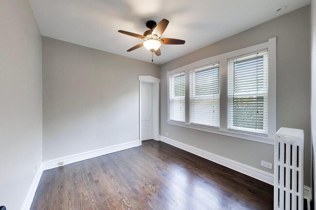Building Photo - 7922 W Elmgrove Dr