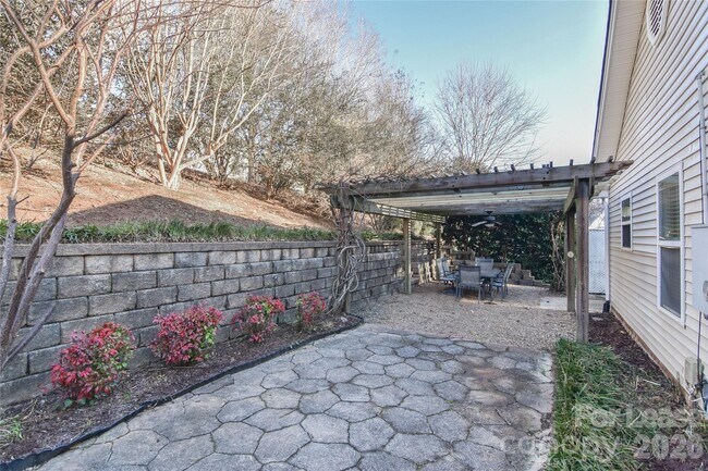 Building Photo - 110 Pratt St