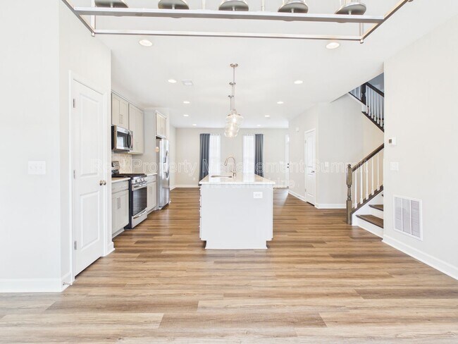 Building Photo - 3284 Charleston Blvd