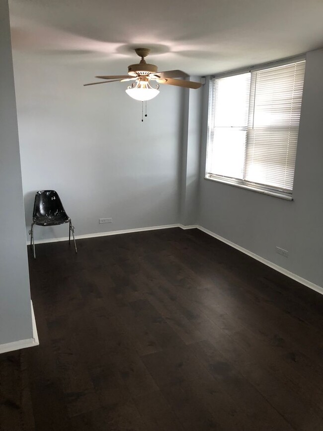 Building Photo - 2 Bedroom 2 Bath Newly Remodeled Unit. Hea...