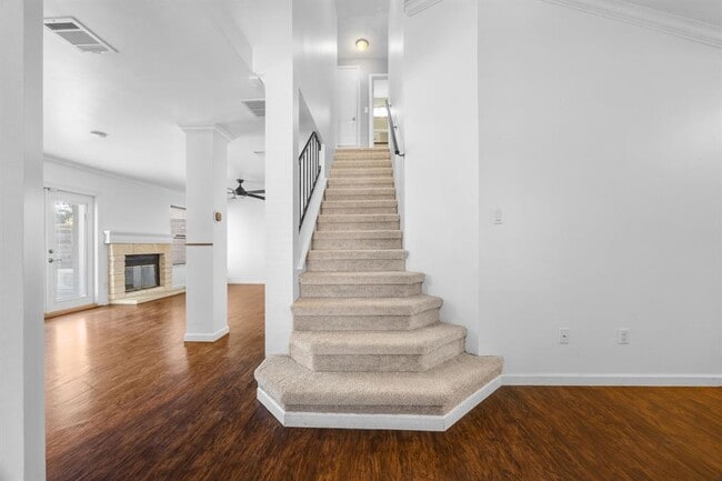 Building Photo - 12800 Meehan Dr