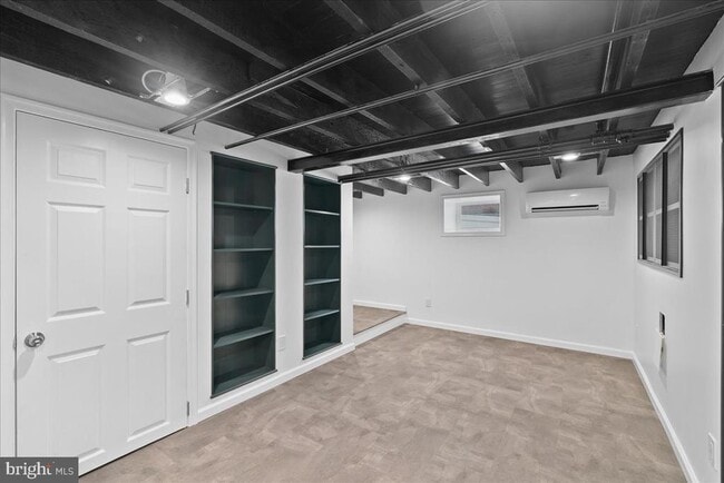 Building Photo - 4252 Clay St NE