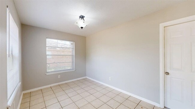 Building Photo - 1107 Braeswood Dr
