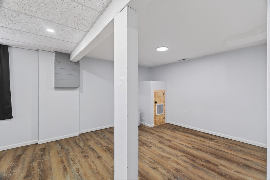 Building Photo - 471 Easy St