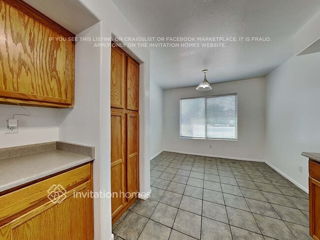 Building Photo - 13842 W Keim Dr
