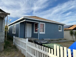 Building Photo - Taft Home 2 bd 1 ba  Must see