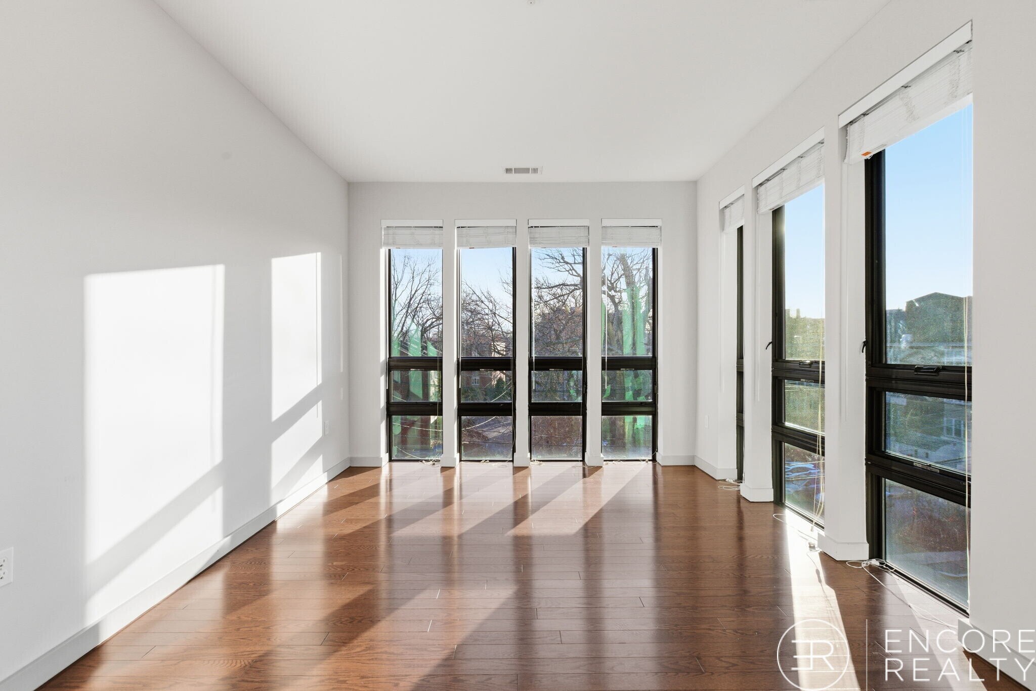 Building Photo - 45 Marion St