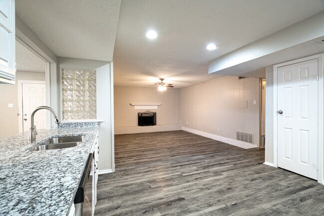 Building Photo - 1121 Via Del Rey