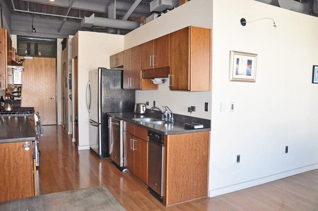 Building Photo - Gold Street Condo 4th Floor 2/bd 2/ba