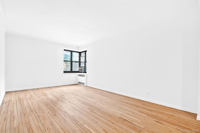 Building Photo - 2 Greenridge Ave