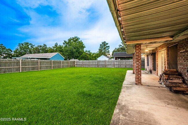 Building Photo - 213 Longleaf Dr