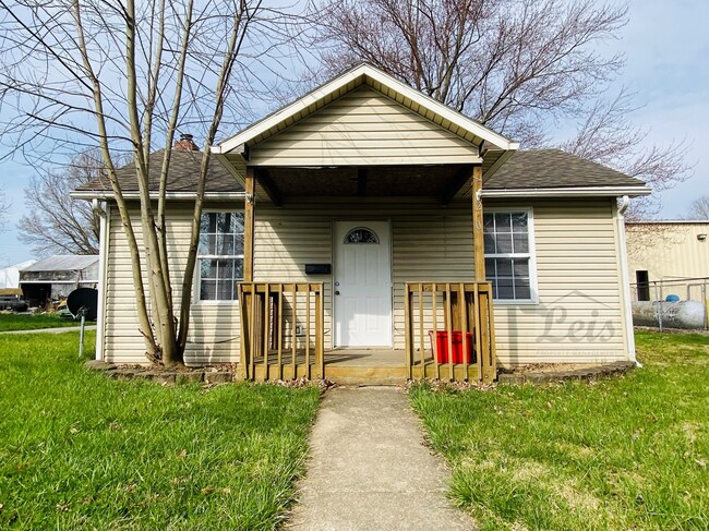 Primary Photo - 201 Lynn St