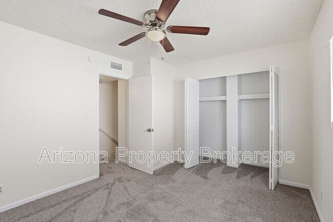 Building Photo - 3934 E Piccadilly Rd