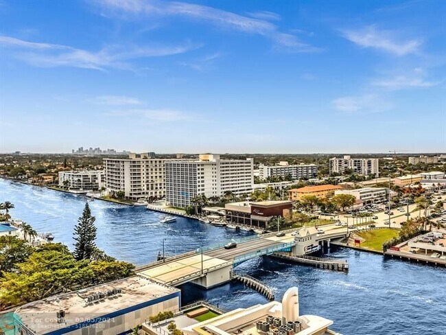 Building Photo - 3100 NE 49th St