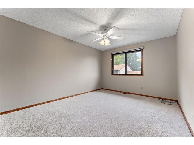 Building Photo - 560 Donegal Cir